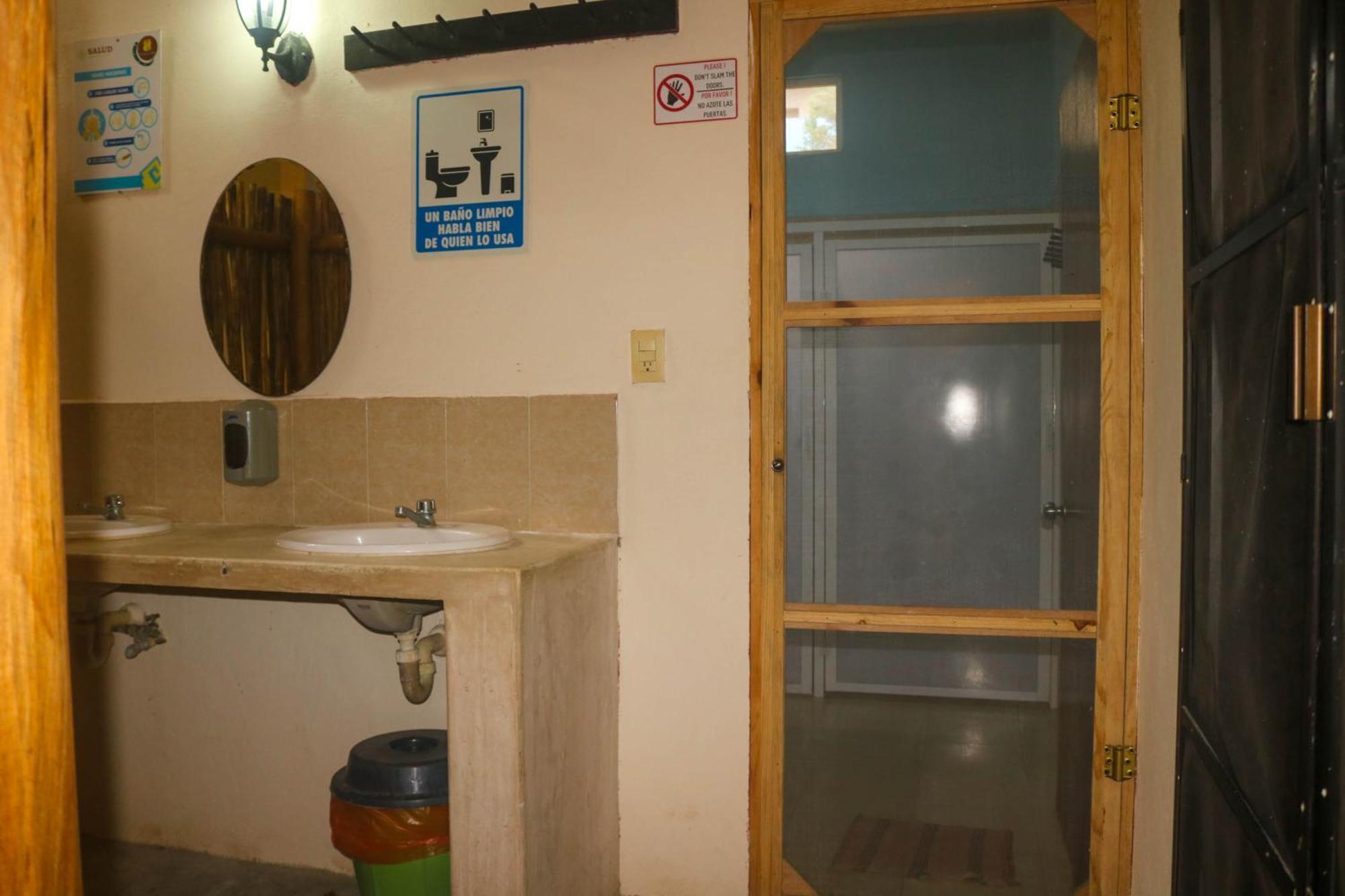Hostal Tunich Naj & Hotel Valladolid  Rom bilde